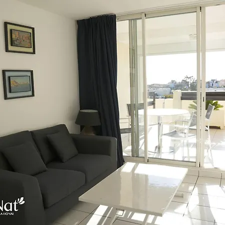 2 Pièces Climatisé Avec Parking Et Terrasse Au Cap D'agde - Fr-1-867-4 *