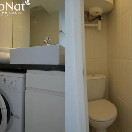 2 Pièces Climatisé Avec Parking Et Terrasse Au Cap D'agde - Fr-1-867-4 Appartement *