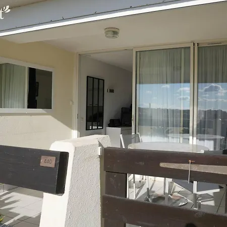 2 Pièces Climatisé Avec Parking Et Terrasse Au Cap D'agde - Fr-1-867-4 Agde